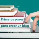 Imagen con libros en forma de escalera: primeros pasos para crear un blog