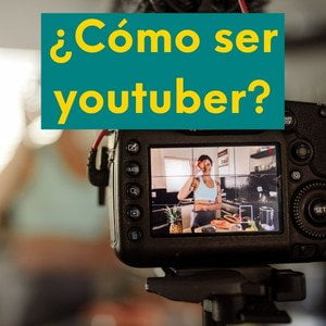 imagen con cámara reflex grabando un vídeo para YouTube y texto: ¿Cómo ser youtuber?
