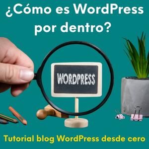 Imagen con una mano y una lupa mirando WordPress. Con texto sobreimpresionado: ¿Cómo es WordPress por dentro? Tutorial blog WordPress desde cero.