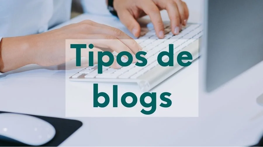 Tipos de blog: cuántos existen y cuál te conviene 10 Imagen con teclado de fondo y texto: tipos de blog.