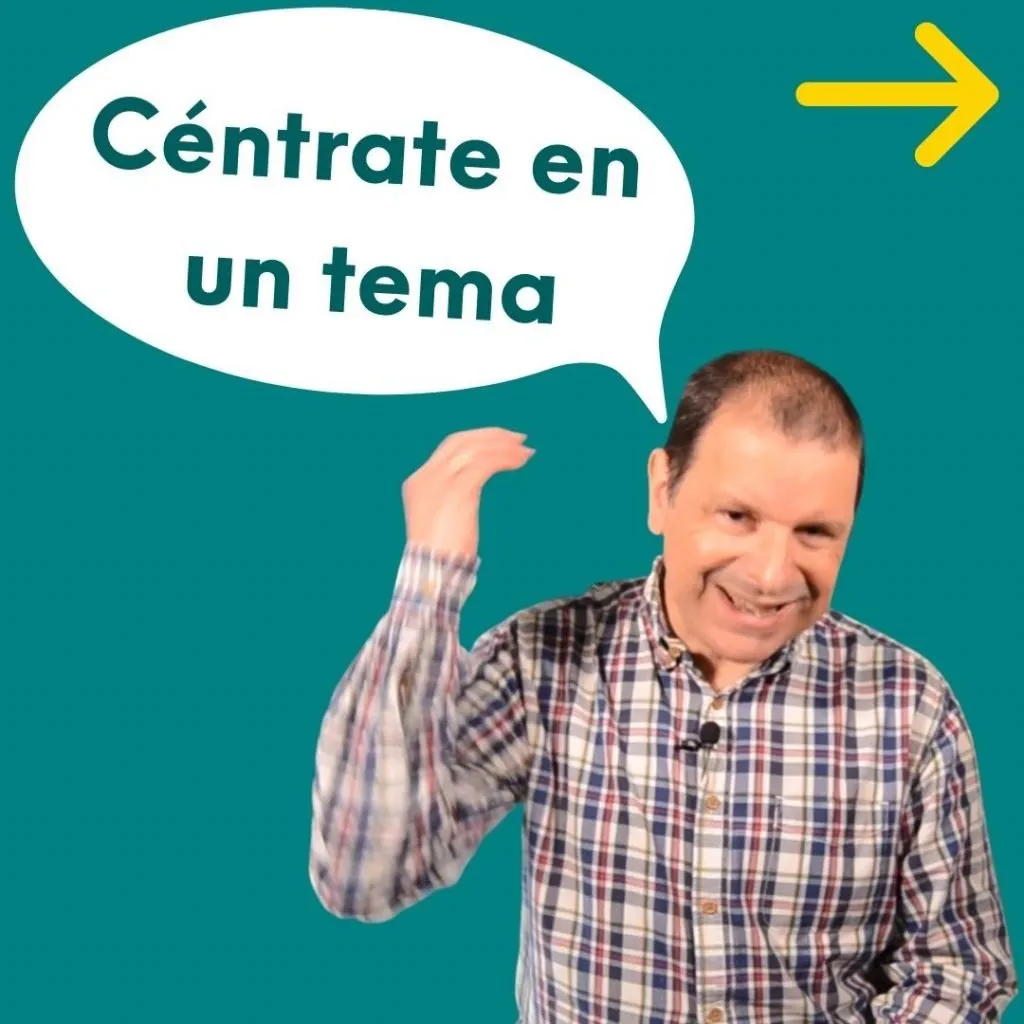 ¿Cómo hacer un blog exitoso? 7 claves del éxito con tu blog 39 Foto de Abraham de Creando Blog y este texto dentro de una viñeta: Céntrate en un tema.