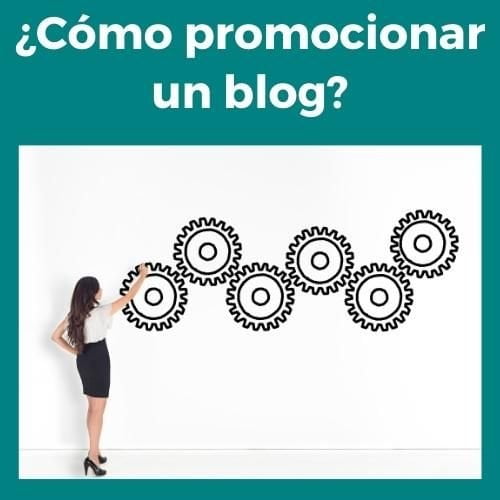 Imagen cuadrada con fondo verde y la pregunta en blanco: ¿Cómo promocionar un blog? Acompañada de una foto con una mujer observando con dudas un dibujo de 6 ruedas dentadas.